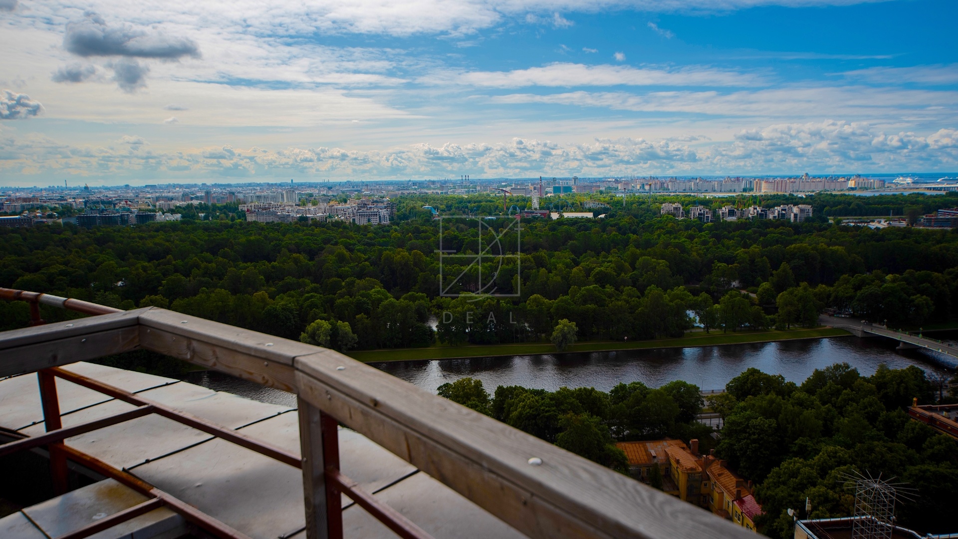 С террасы можно наблюдать на панорамный вид на салют