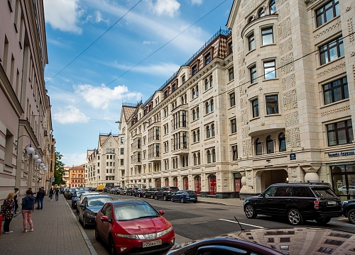 Тихий центр города с большим количеством бутиков и ресторанов