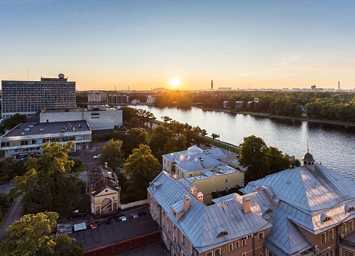 Вид на воду и зелень